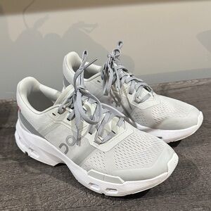 On Running Women's Light Gray Athletic Shoes